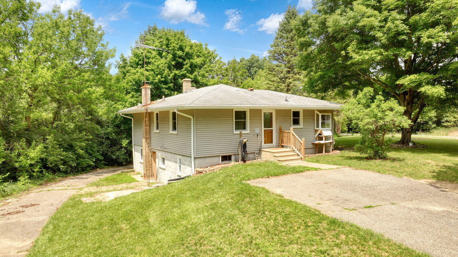 Property Photo:  3930 Hoyer Road  MI 49201 
