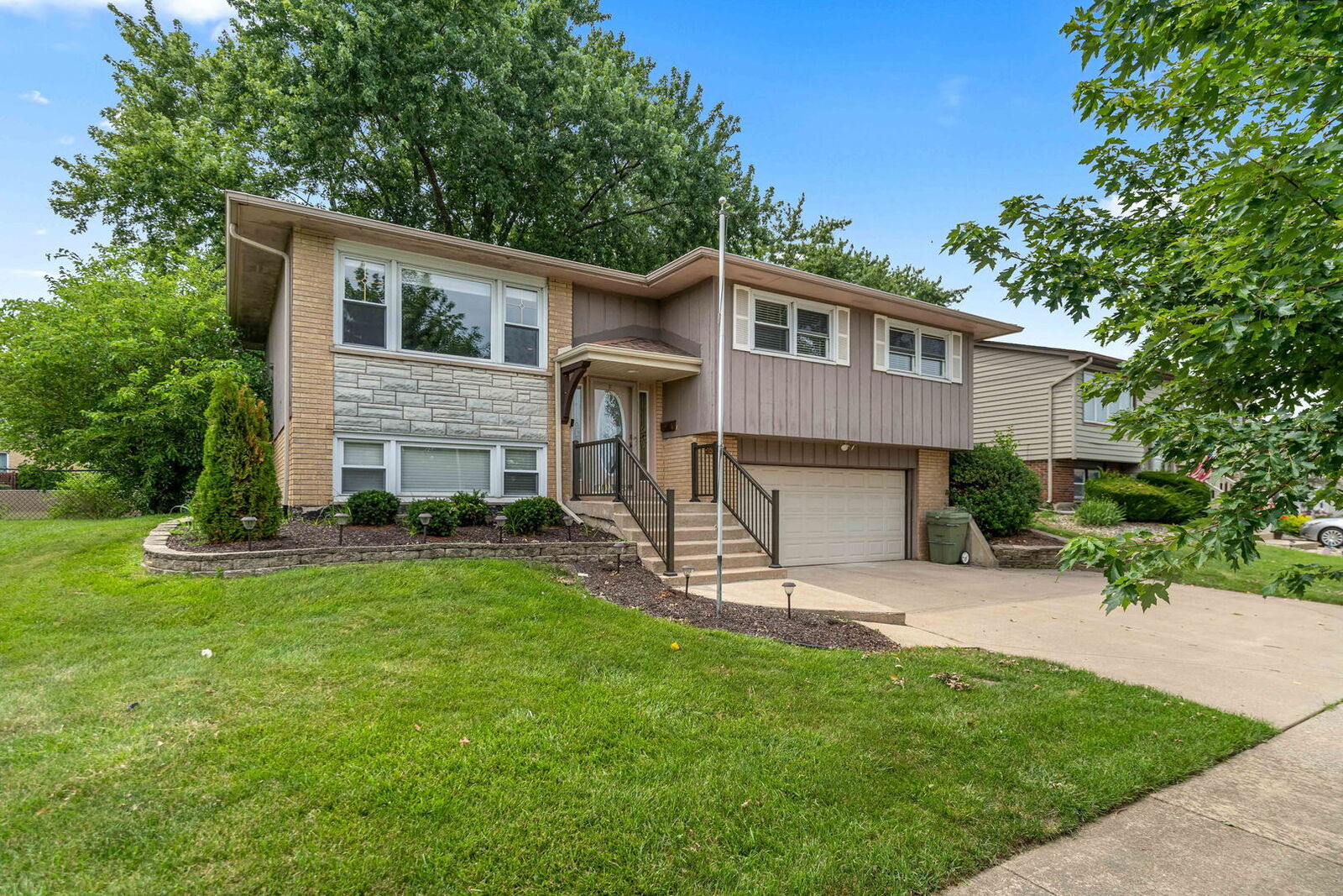 Property Photo: 15954 Ozark Avenue IL 60477