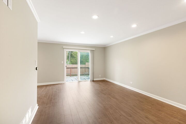 Property Photo: 608 Westwood Court IL 60090
