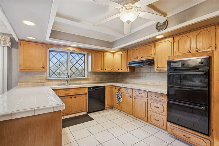 Property Photo: 10129 Westmanor Drive IL 60131