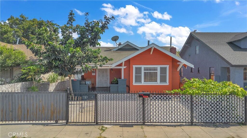 Property Photo:  908 W 57th St  CA 90037 