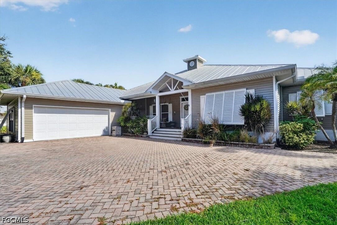 Property Photo: 15627 Caloosa Creek Circle FL 33908