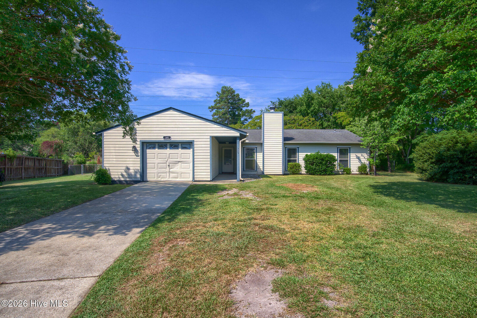 Property Photo:  305 W Willowood Lane  NC 28546 