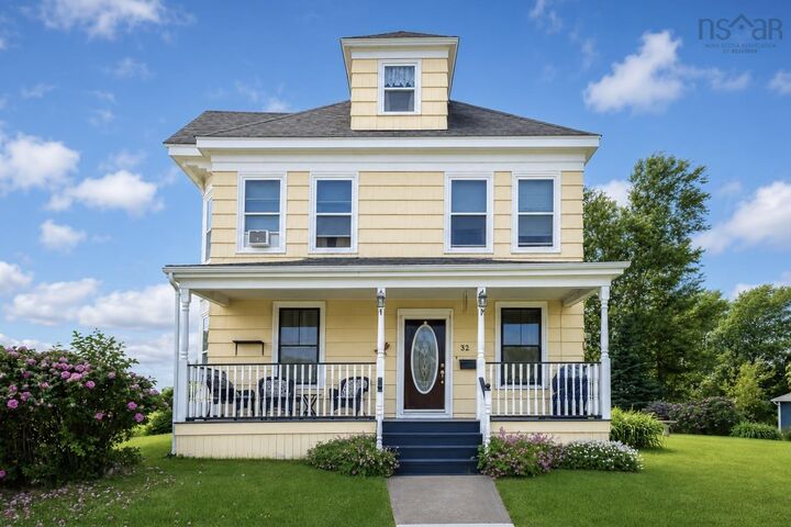 32 Fraser Avenue — photo 1