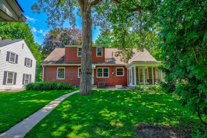 Property Photo:  329 Stonebridge Boulevard  MN 55105 