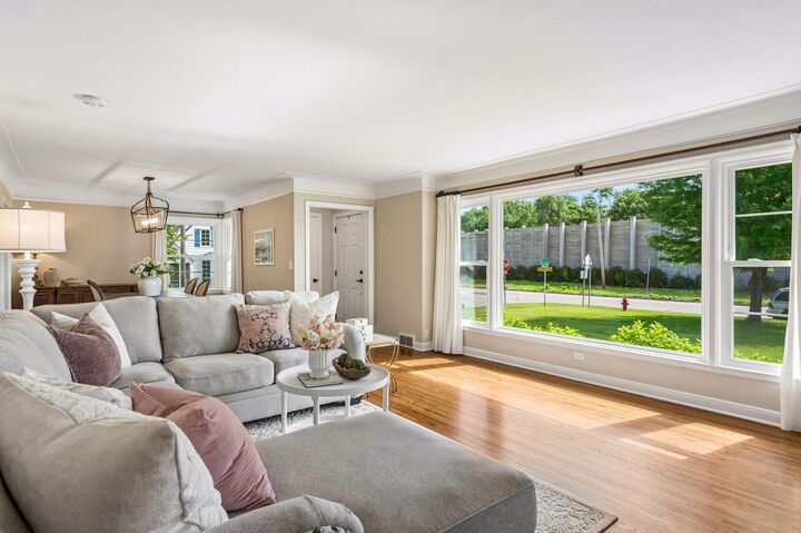 Property Photo:  2800 Utica Avenue S  MN 55416 