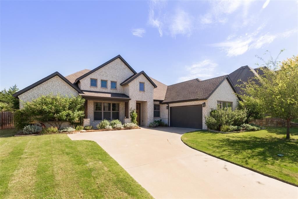 Property Photo:  217 Hillstone Drive  TX 76065 