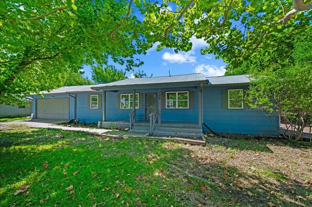Property Photo: 104 Parker Street TX 76651