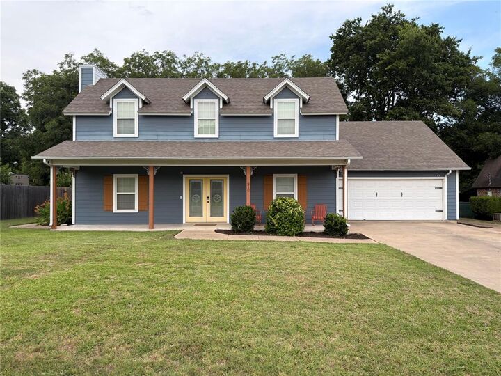 Property Photo: 310 Glen Rose Avenue TX 76033