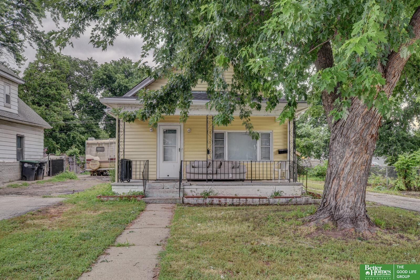 Property Photo: 2414 Larimore Avenue NE 68111