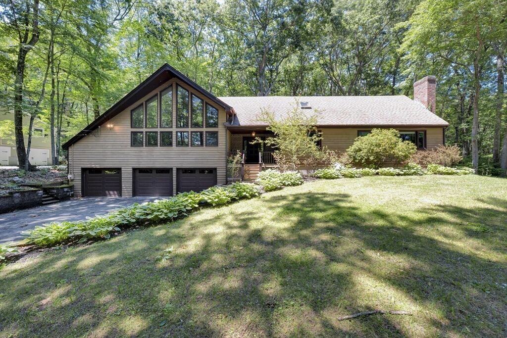 Property Photo: 6 Laurelwood Dr MA 01537