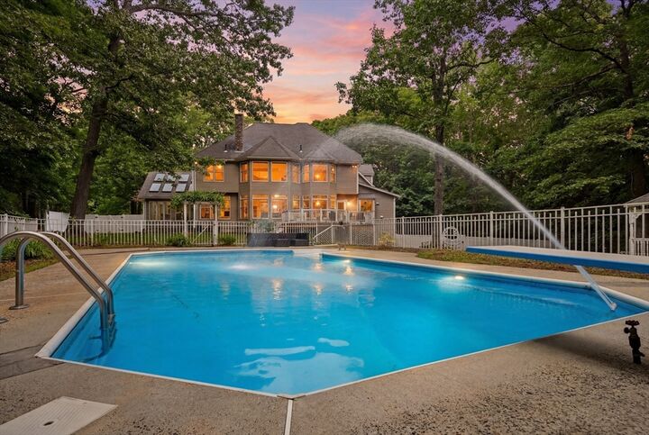 Property Photo:  4 Iroquois Ln  MA 01095 