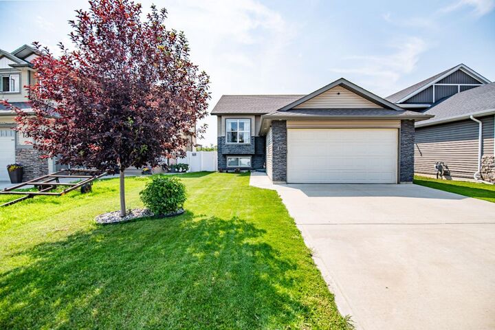 17 Alderwood Close — photo 1