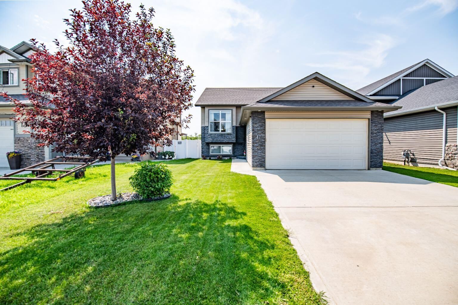 Property Photo: 17 Alderwood Close AB T4M 0L9