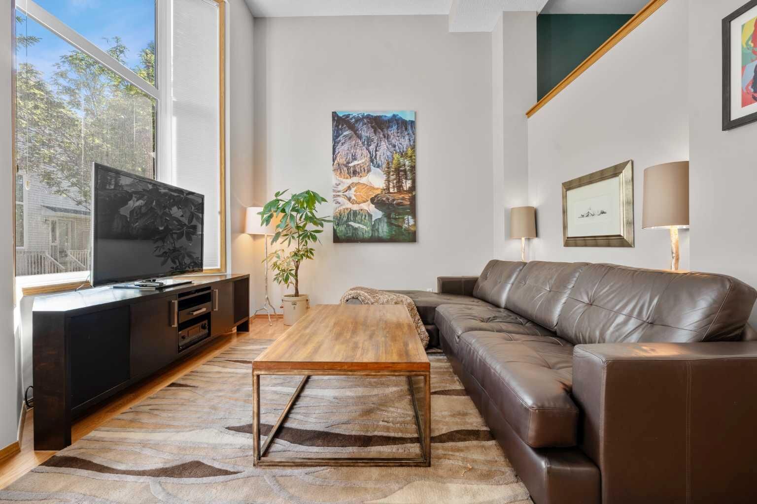 Property Photo: 17 Glenbrook Villas SW AB T3E 7E8