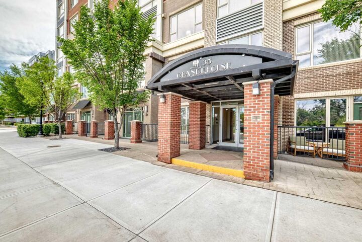 Property Photo: 35 Inglewood Park SE 201 AB T2G 3W9