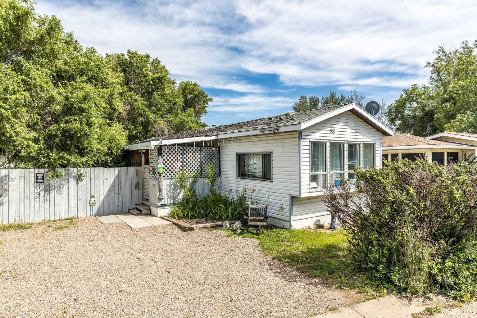 Property Photo:  612 20 Street NE 38  AB T1C 1H5 