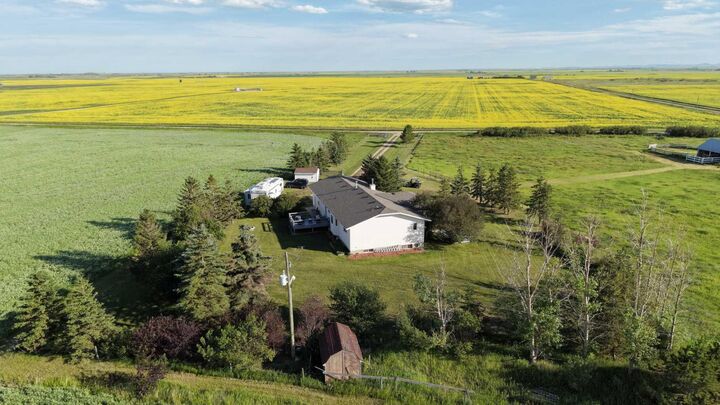 Property Photo:  263076 Twp Rd 154  AB T0L 1R0 
