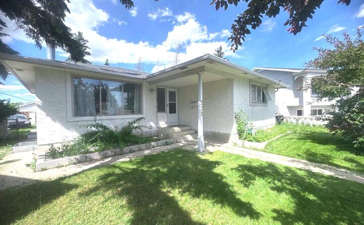 Property Photo: 235 Penbrooke Close SE AB T2A 3N9