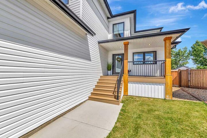 Property Photo: 3805 70 Avenue AB T9V 3T2