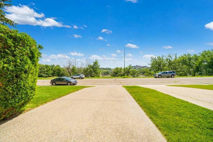 Property Photo:  510 1 Street NW  AB T1A 6H8 