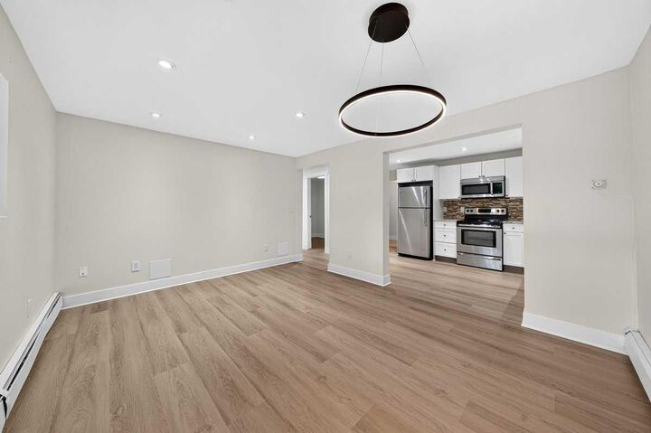 Property Photo: 2117 16 Street 11 AB T2T 4E5