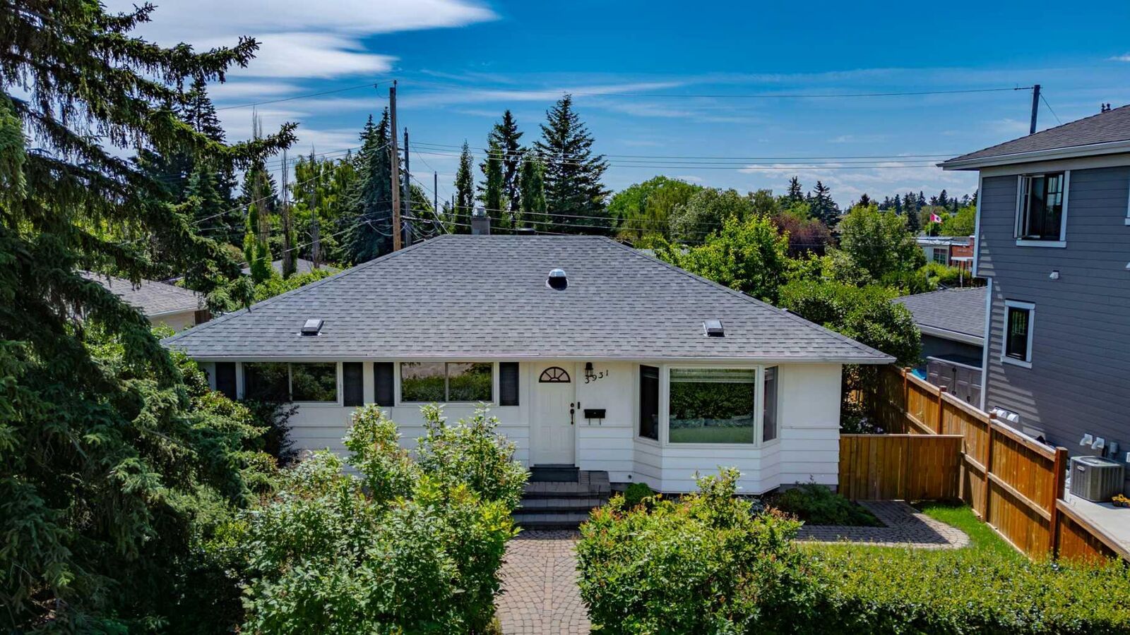 Property Photo: 3931 23 Avenue SW AB T3E 0J9