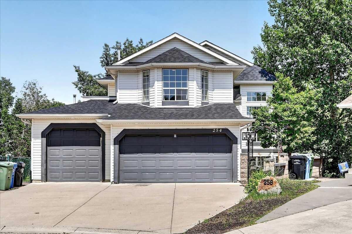Property Photo: 254 Douglas Glen Heath SE AB T2Z 2N1