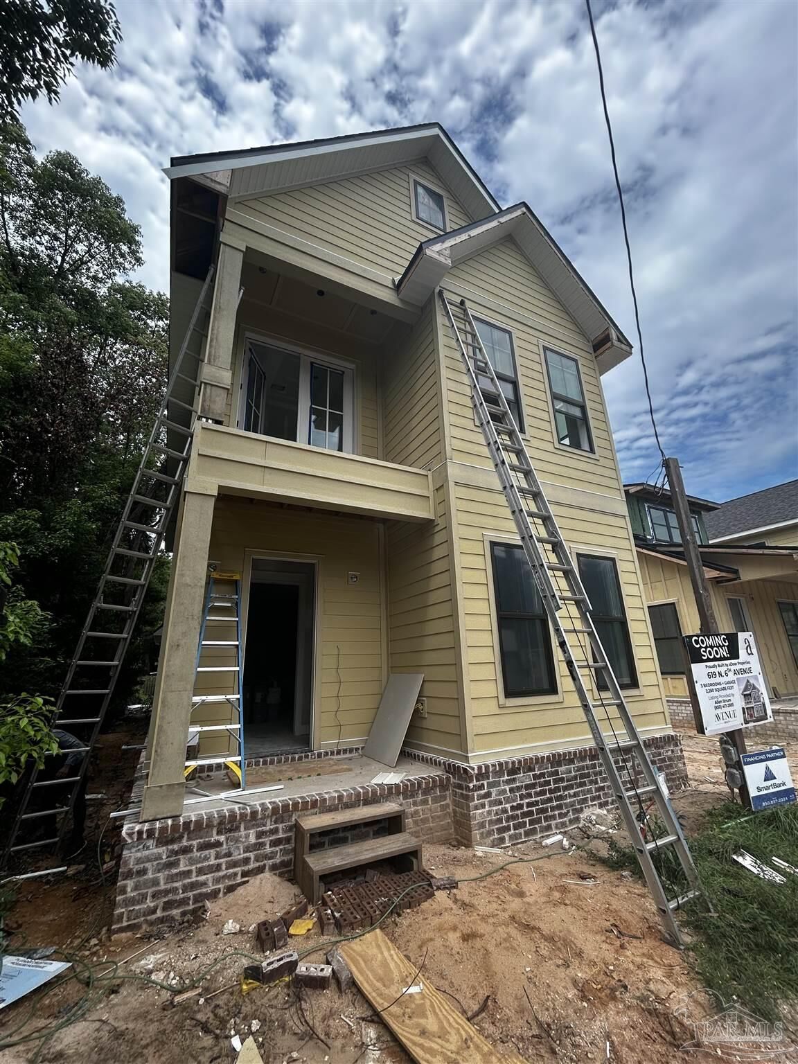 Property Photo:  619 N 6th Ave  FL 32501 