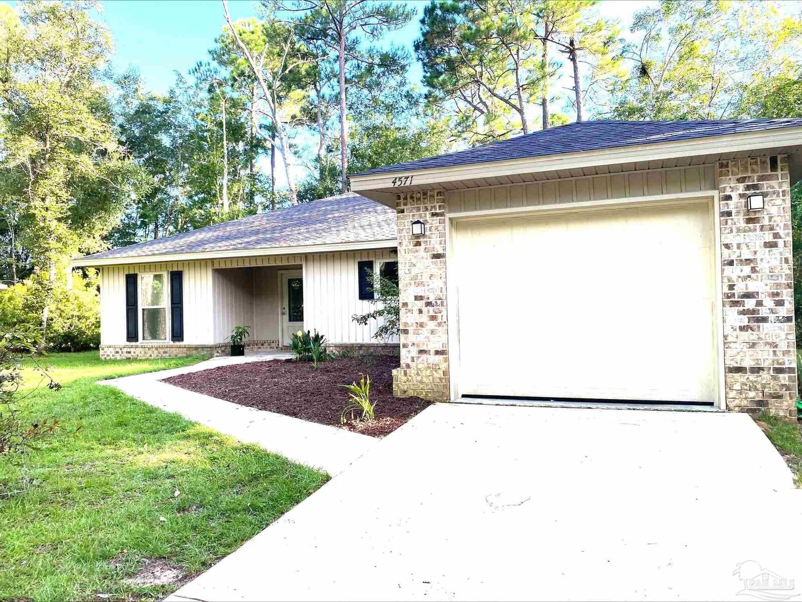 Property Photo: 4571 Sunlight Cir FL 32583