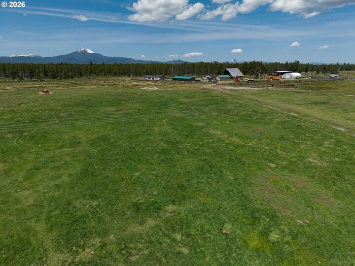 Property Photo: 1950 Silver Lake Rd OR 97624