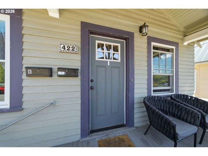 Property Photo:  422 NE 57th Ave  OR 97213 