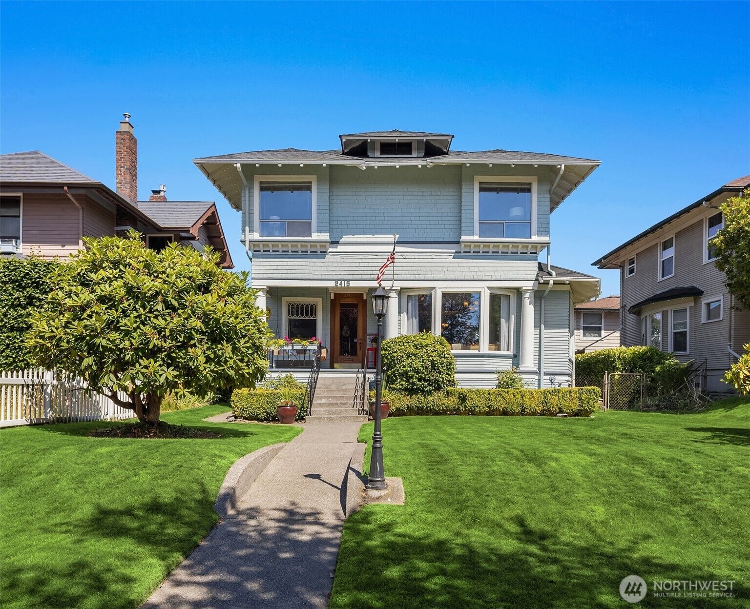 Property Photo: 2415 Rucker Ave WA 98201