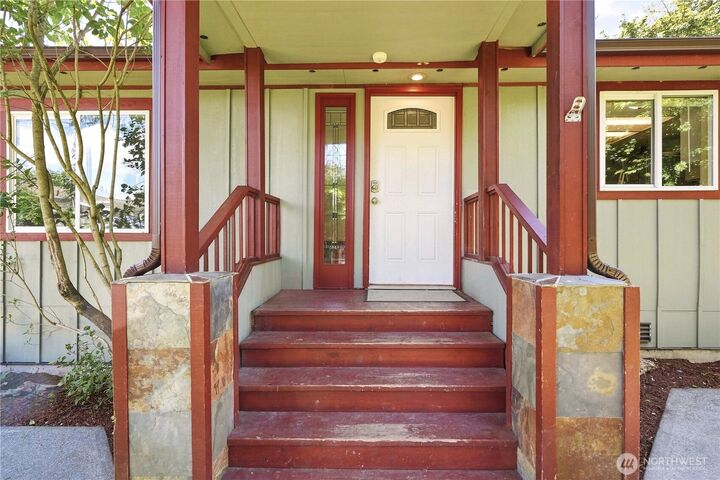 Property Photo:  516  Beach Drive  WA 98290 