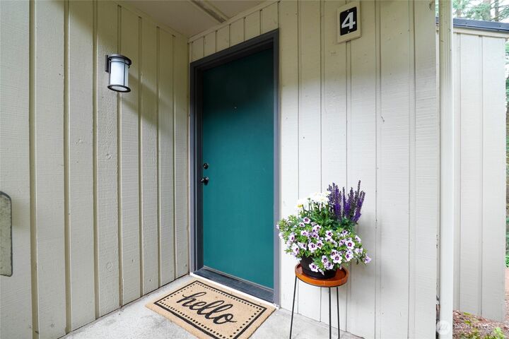 Property Photo:  3517  109th Place NE 4  WA 98004 