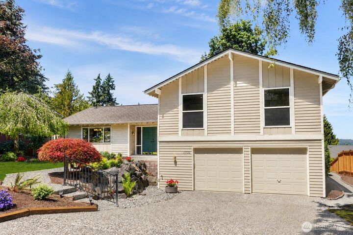 Property Photo: 15522 SE 44th Place WA 98006