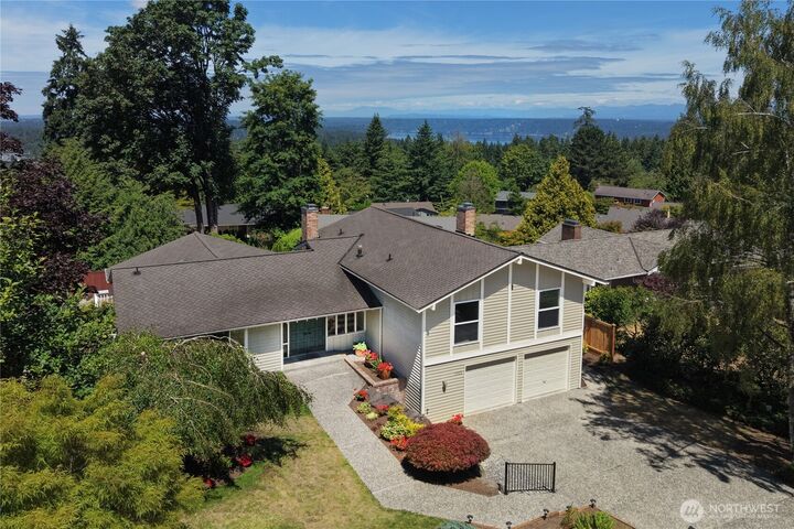 Property Photo: 15522 SE 44th Place WA 98006