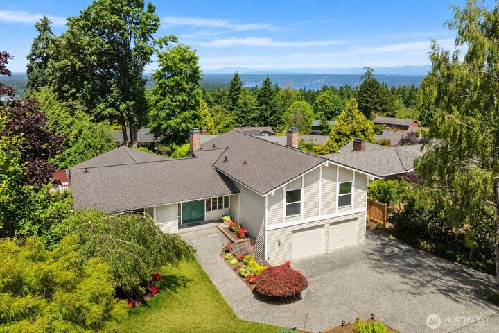 Property Photo: 15522 SE 44th Place WA 98006