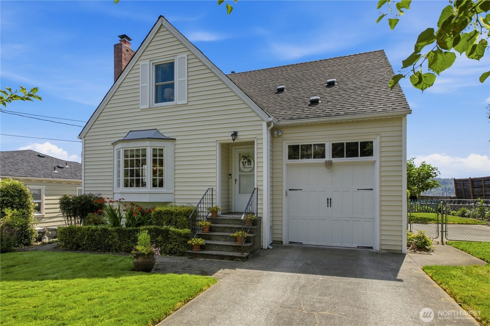 Property Photo: 324 Stevens Avenue SW WA 98057