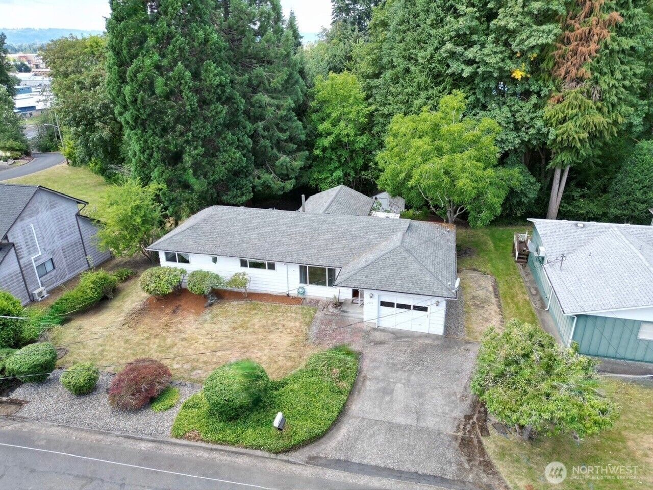 Property Photo: 205 N 21st Avenue WA 98626