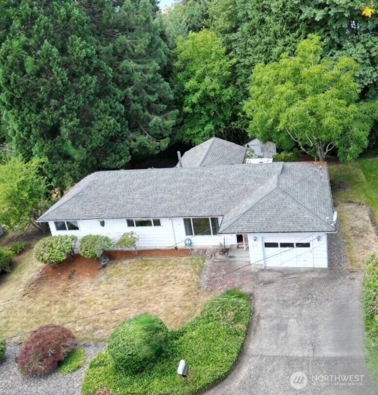 Property Photo: 205 N 21st Avenue WA 98626