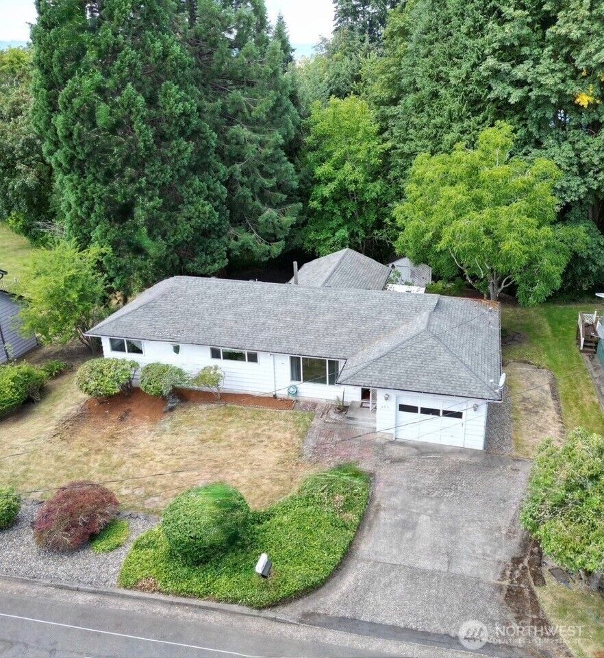 Property Photo: 205 N 21st Avenue WA 98626