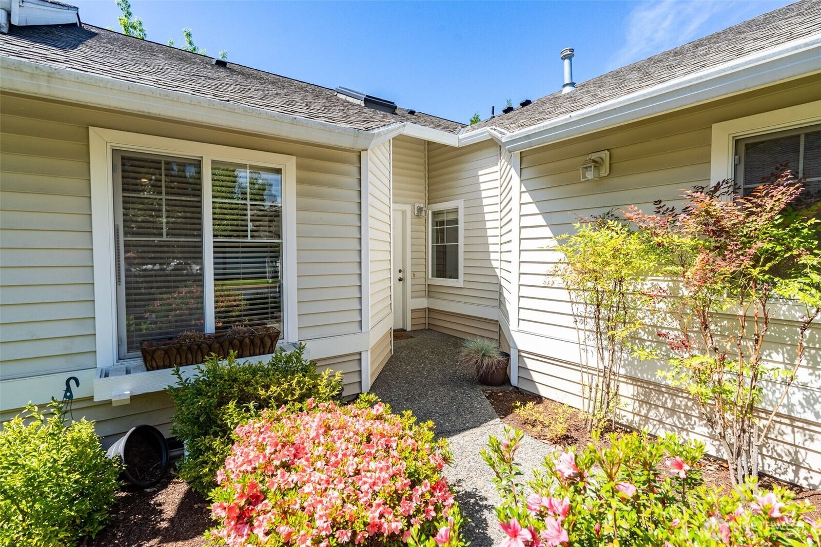 Property Photo: 4304 S 220th Place WA 98032