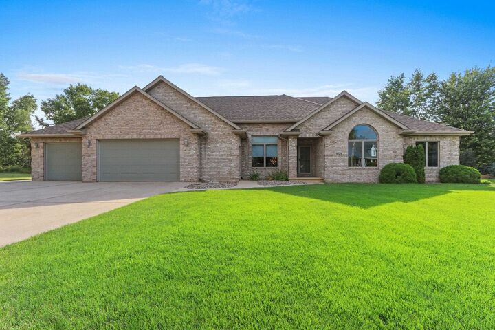 Property Photo: 4024 Half Crown Run WI 54115-7962