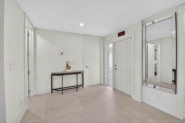 Property Photo: 403 Bridgewood Court 403 FL 33434