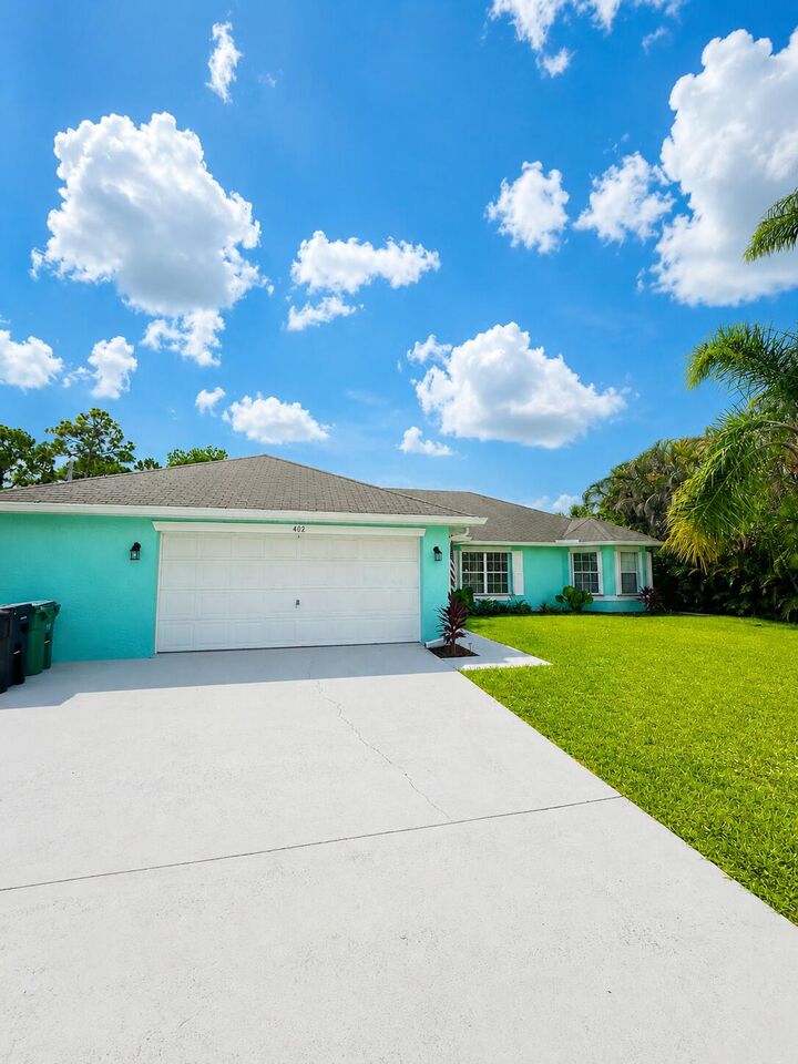 Property Photo:  402 SE Strait Avenue  FL 34983 