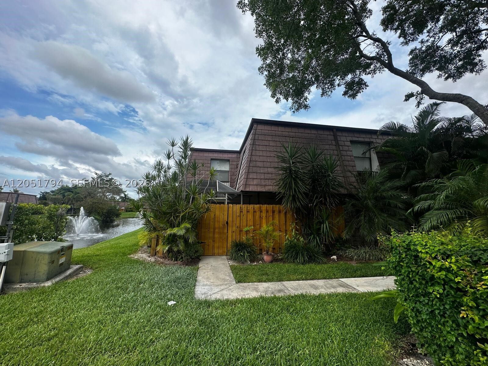 Property Photo:  7671 W Courtyard Run W  FL 33433 
