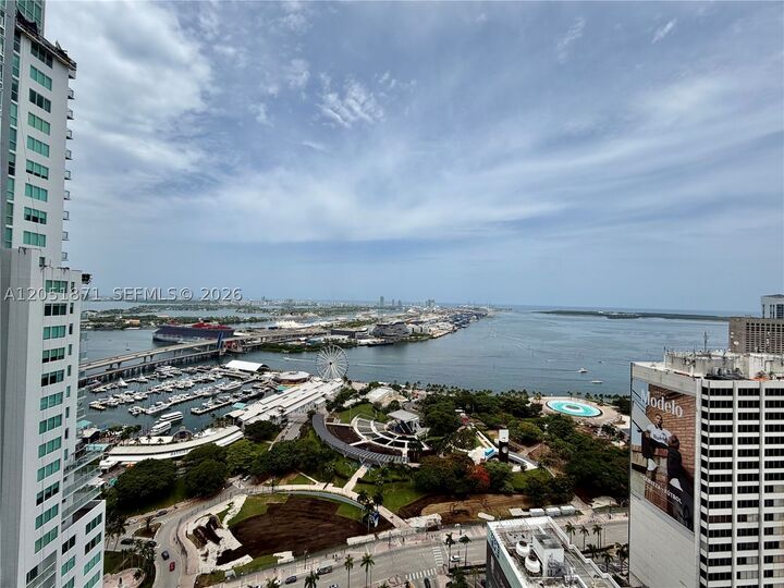 Property Photo:  253 NE 2nd St 3907  FL 33132 