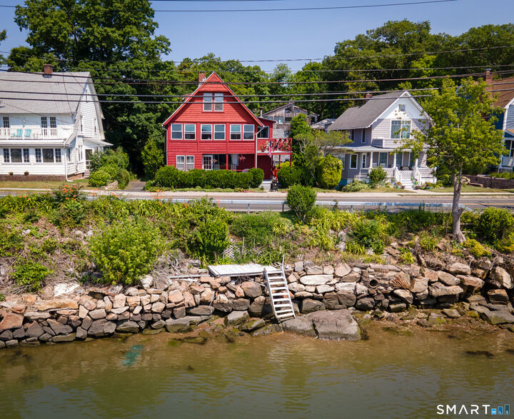 Property Photo:  198-200 Shore Drive 2  CT 06405 