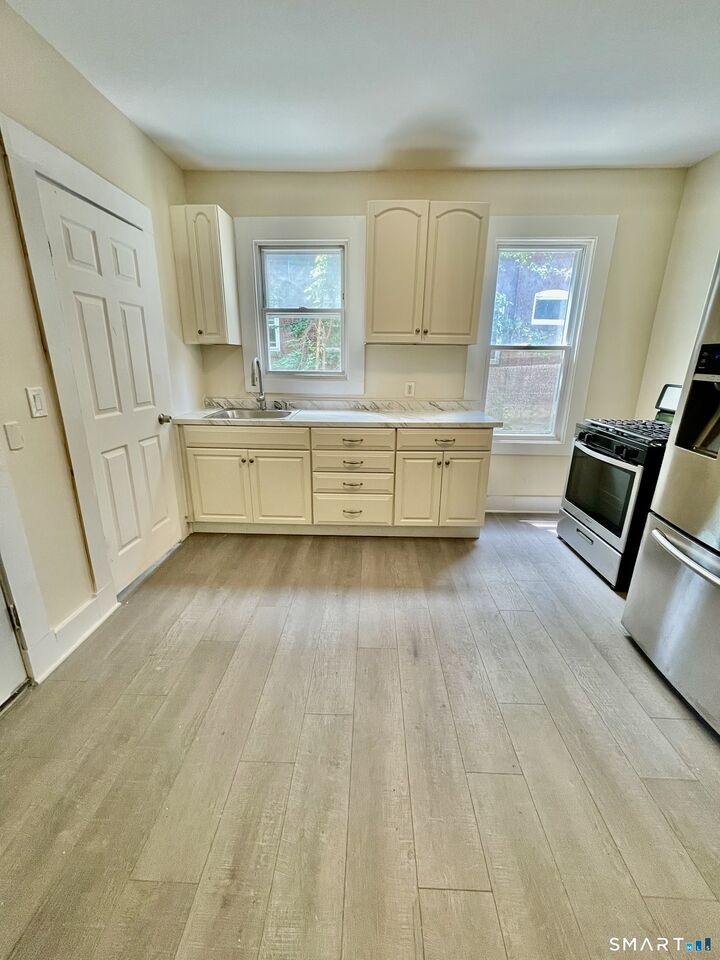 Property Photo: 42 Cabot Street CT 06112